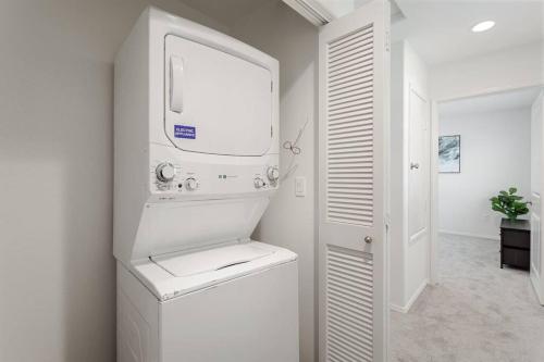 a white laundry room with a washer and dryer at Entire Guesthouse for Rent in San Bernardino in San Bernardino