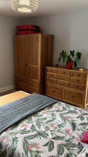 a bedroom with a bed and a dresser with a bedspread at Goncalves place in Bournemouth