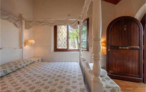 a bedroom with a canopy bed and a window at 6 Bedroom Awesome Home In Treia in Appignano