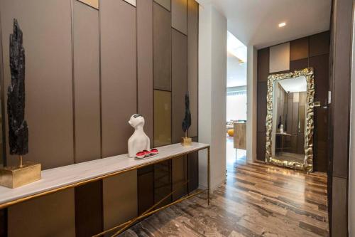 Koupelna v ubytování Ultra-Luxury 3BR opulent furnishing @damac heights