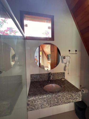 a bathroom with a sink and a mirror at Pousada Primavera in Mucugê