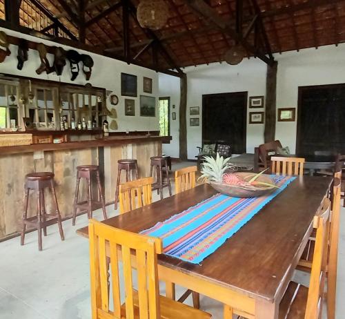 a dining room with a wooden table and chairs at Rancho Blue in Marau