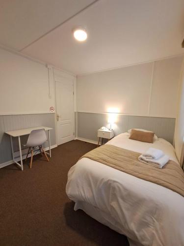 Una cama o camas en una habitación de Hotel Capitán Eberhard