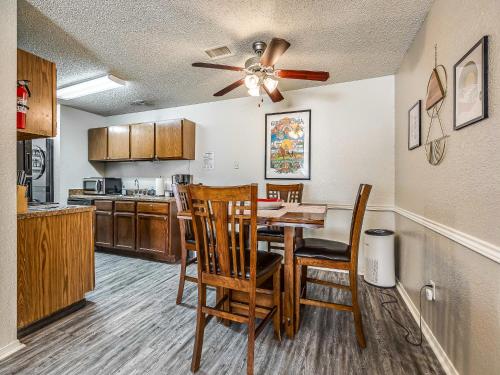 a kitchen and dining room with a table and chairs at OU Boomer, Pool, Gym, Hi Speed WIFI, One Mile To OU & Stadium! in Norman