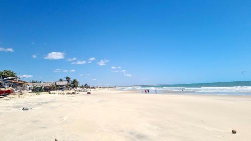 a beach with a lot of people and the ocean at B&B Pousada Swiss Residence in Aquiraz