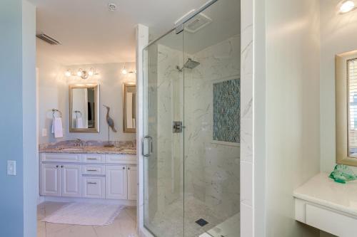 Ένα μπάνιο στο Perdido Key Condo with Ocean-View Balcony!