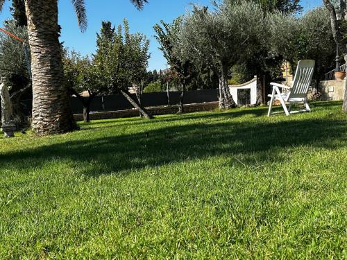 Taman di luar Sueña TOLEDO
