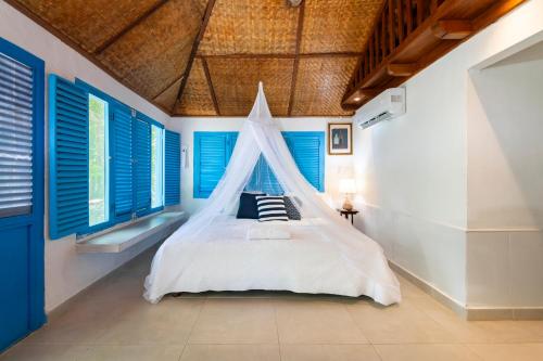 Postel nebo postele na pokoji v ubytování Hotel Coralina Island