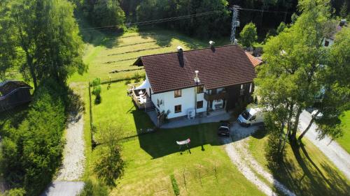 an aerial view of a house with a yard at Ferienwohnung Achselkopf in Musau