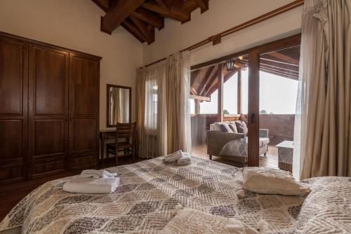 Säng eller sängar i ett rum på Cozy mountain view apartment in Pirin Golf
