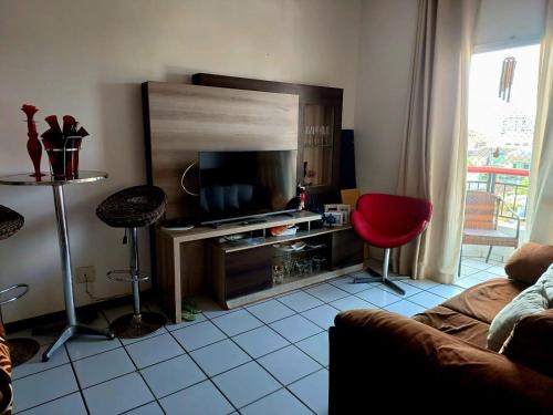 TV/trung tâm giải trí tại Apartamento Compartilhado, com 02 Quartos, sendo 01 suíte