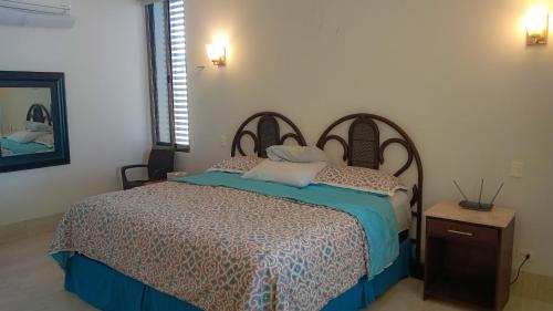 a bedroom with a bed and a mirror and a window at Donoussa Beach home in Uaymitun