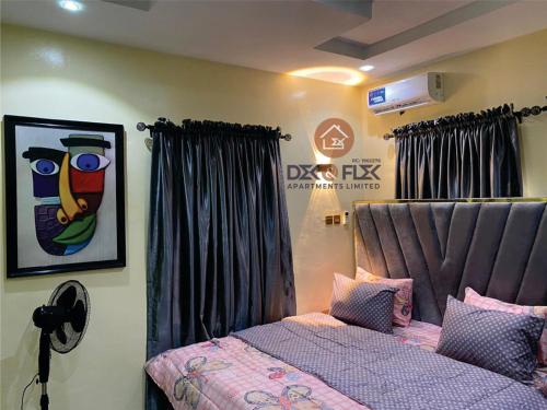 a bedroom with a bed and a picture of a bird at Dex & Flex Apartments 2 in Ibadan