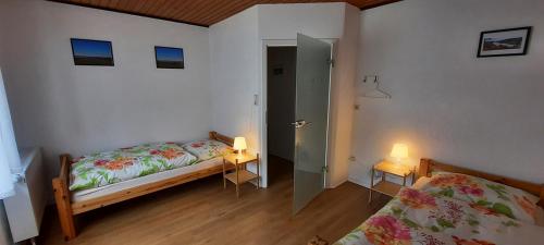 a bedroom with two beds and two lights on two tables at Ferienhaus Johanna in Andernach