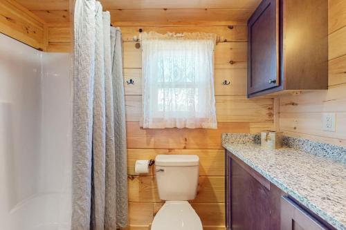Ένα μπάνιο στο Cabin on Loye & Sunrise Cabin