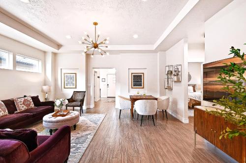 a living room with a couch and a table at Guest Favorite 3BD 2BA Meridian Home for Business & Pleasure in Meridian