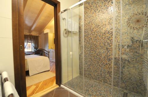 a glass shower in a room with a bedroom at Bed & Breakfast Korta Gira in Poreč