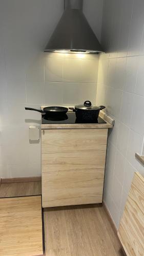 two frying pans sitting on top of a kitchen counter at Casa di David in Verona