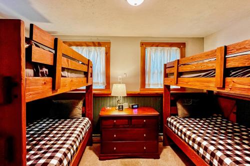 a bedroom with two bunk beds and a table with a lamp at EZ Sunday Morning in Bethel