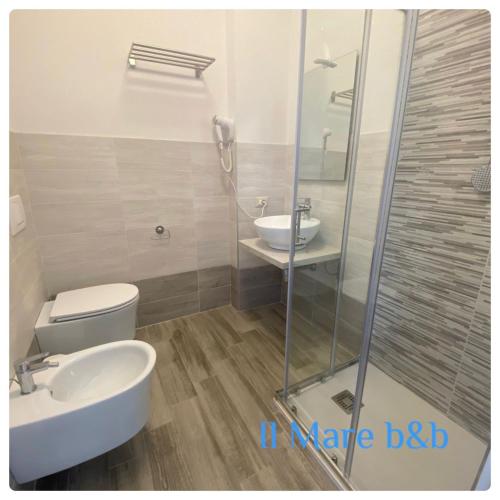 a bathroom with a toilet and a sink and a shower at Il mare b&b in Quartu SantʼElena