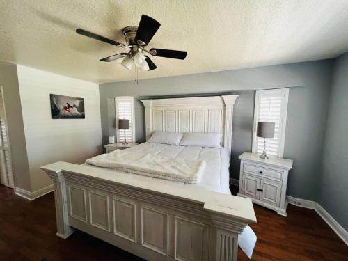 a bedroom with a bed and a ceiling fan at Sweet Home/WEF/LionCountrysafary in Wellington