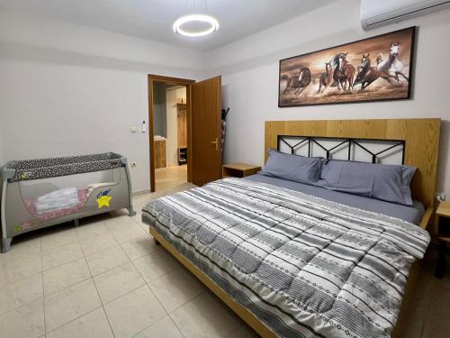 Ένα ή περισσότερα κρεβάτια σε δωμάτιο στο Apartment in Skanderbeg Square - Tirana Center 2
