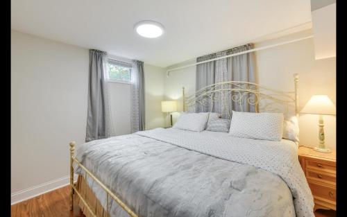 Postel nebo postele na pokoji v ubytování Splendid Cheerful 2-bedroom residential