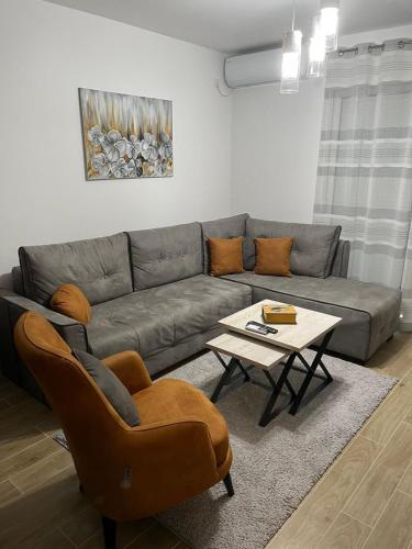 a living room with a couch and a coffee table at NASTIĆ Apartmani in Kragujevac