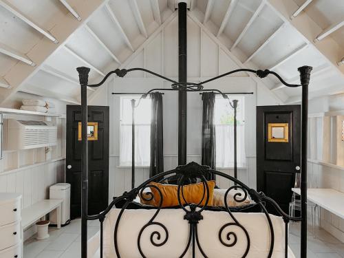 a bed in a room with black doors at Inn Santa Clara in Santa Clara