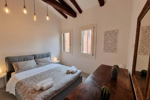 a bedroom with a bed and a wooden table at S. GIACOMO DA L'ORIO in Venice