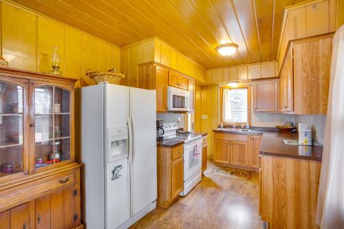 Photo de la galerie de l'établissement Waterfront Howard Lake Vacation Rental with Dock, 