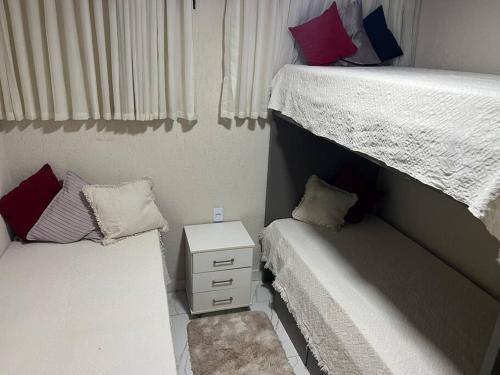 a bedroom with two bunk beds and a night stand at Bela casa, 2 qtos Taguatinga-DF in Brasília