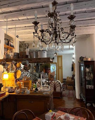 a kitchen with a chandelier hanging from a ceiling at A Casa da Paola in Caccamo