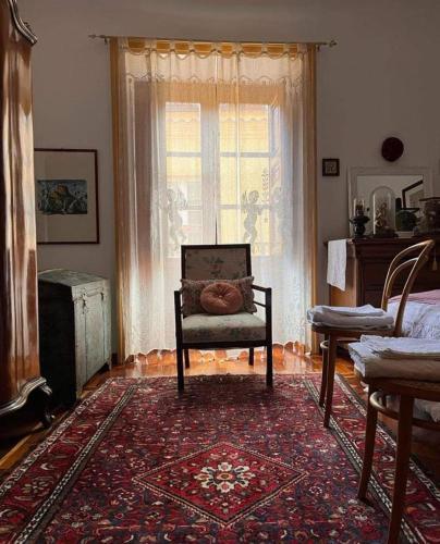 a living room with a chair and a window at A Casa da Paola in Caccamo