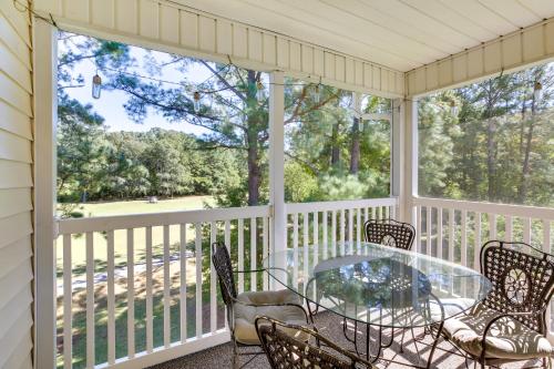 Μπαλκόνι ή βεράντα στο Community Perks and Golf Course Views Longs Condo