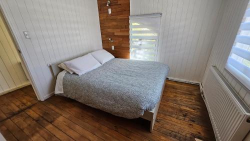 Łóżko lub łóżka w pokoju w obiekcie Quilda Hostel