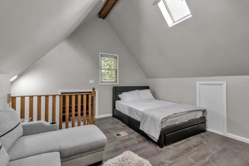 a bedroom with a bed and a couch at The Davey Retreat in Buffalo