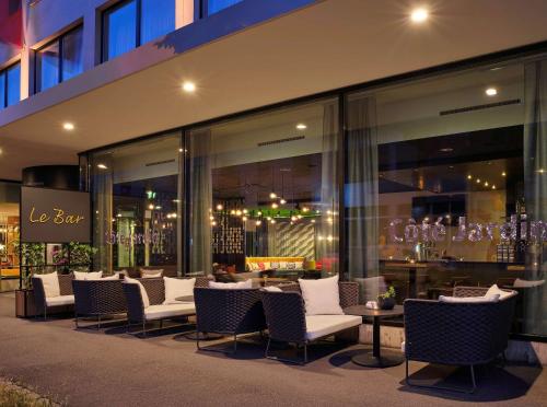Un restaurante u otro lugar para comer en Essential by Dorint Basel City