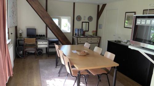 a kitchen and dining room with a table and chairs at B & B Zazza in Raerd