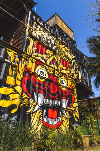 a mural on the side of a building at Praia Camburi - Studios Kuta in Camburi