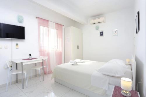 Apartments by the sea Podgora, Makarska - 21817