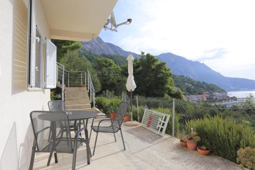 Apartments by the sea Podgora, Makarska - 21817