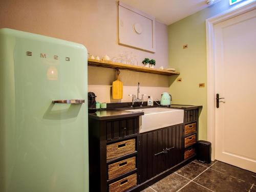 Kuchyň nebo kuchyňský kout v ubytování Wellness Home in Betuwe with Sauna