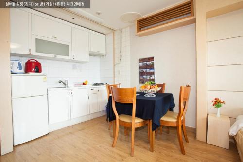 a small kitchen with a table and chairs in a room at Gyeongju Ilsung Condo in Gyeongju