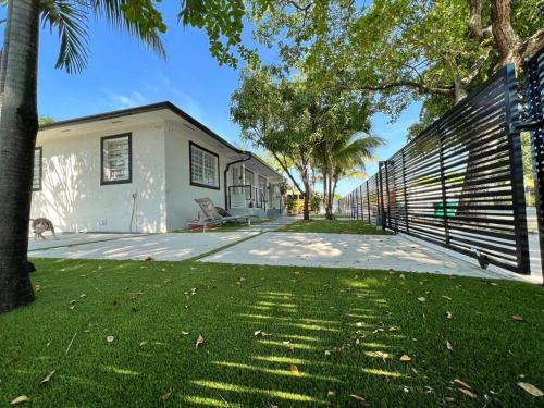 Stylish 2/1 centrally located! photo 11