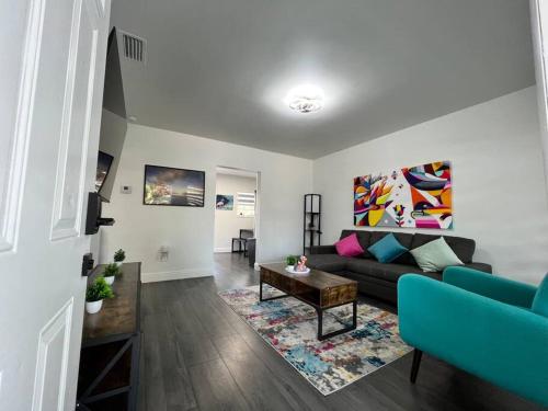 Stylish 2/1 centrally located! photo 19