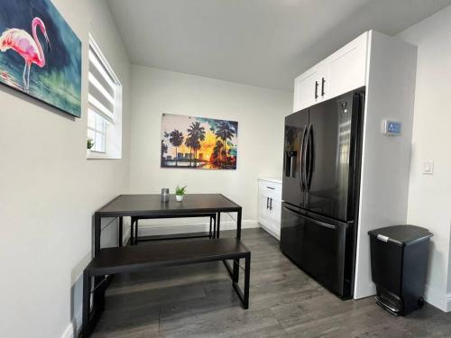Stylish 2/1 centrally located! photo 22