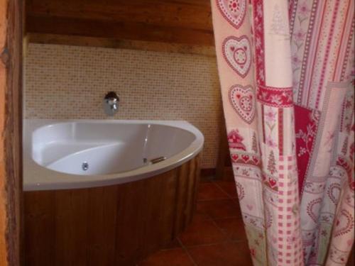 a bath tub in a bathroom with a shower curtain at Appartement Le Grand-Bornand, 4 pièces, 6 personnes - FR-1-467-87 in Le Grand-Bornand