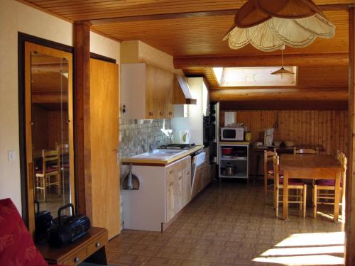 Chalet spacieux 12 pers, proche pistes et navette, parking privé - FR-1-467-121