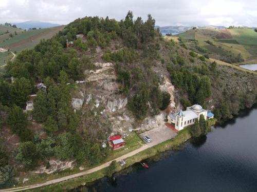 an aerial view of a house on an island in the water at Madervillhospedaje in Aquitania